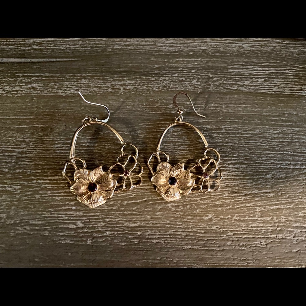 Gold earrings with purple stone